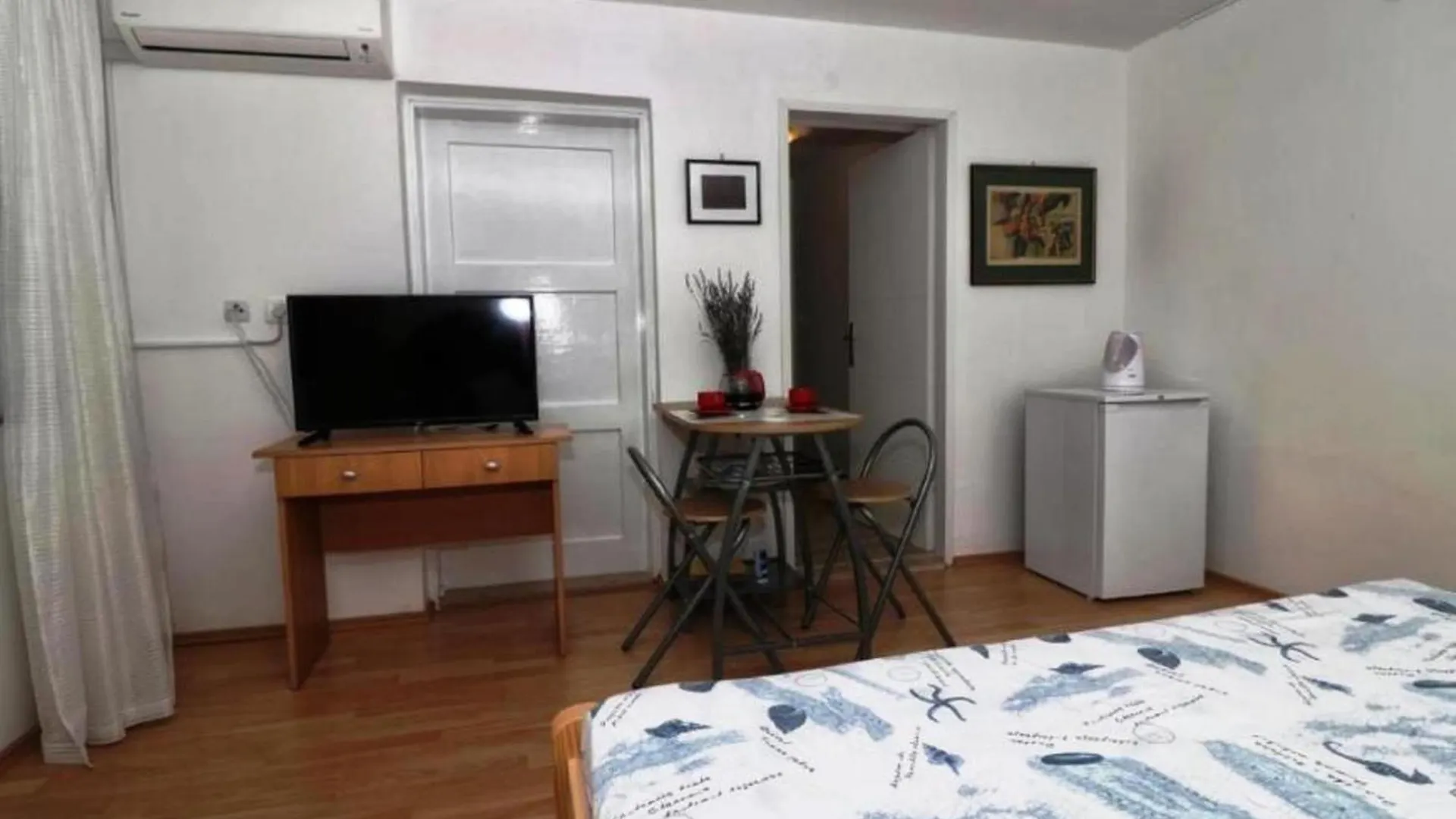 Molo Beach Apartments ロヴィニ