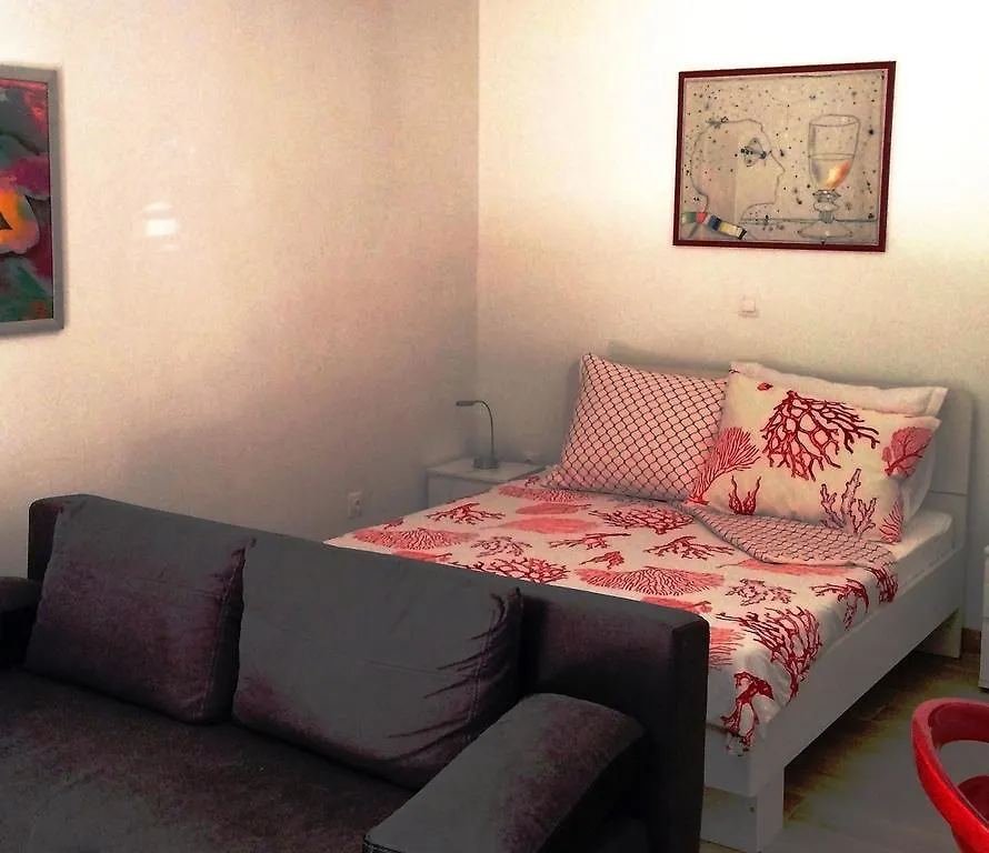 Molo Beach Apartments ロヴィニ