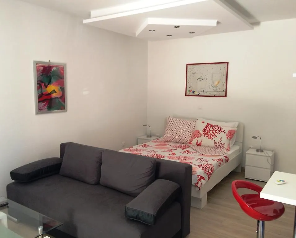 Molo Beach Apartments ロヴィニ