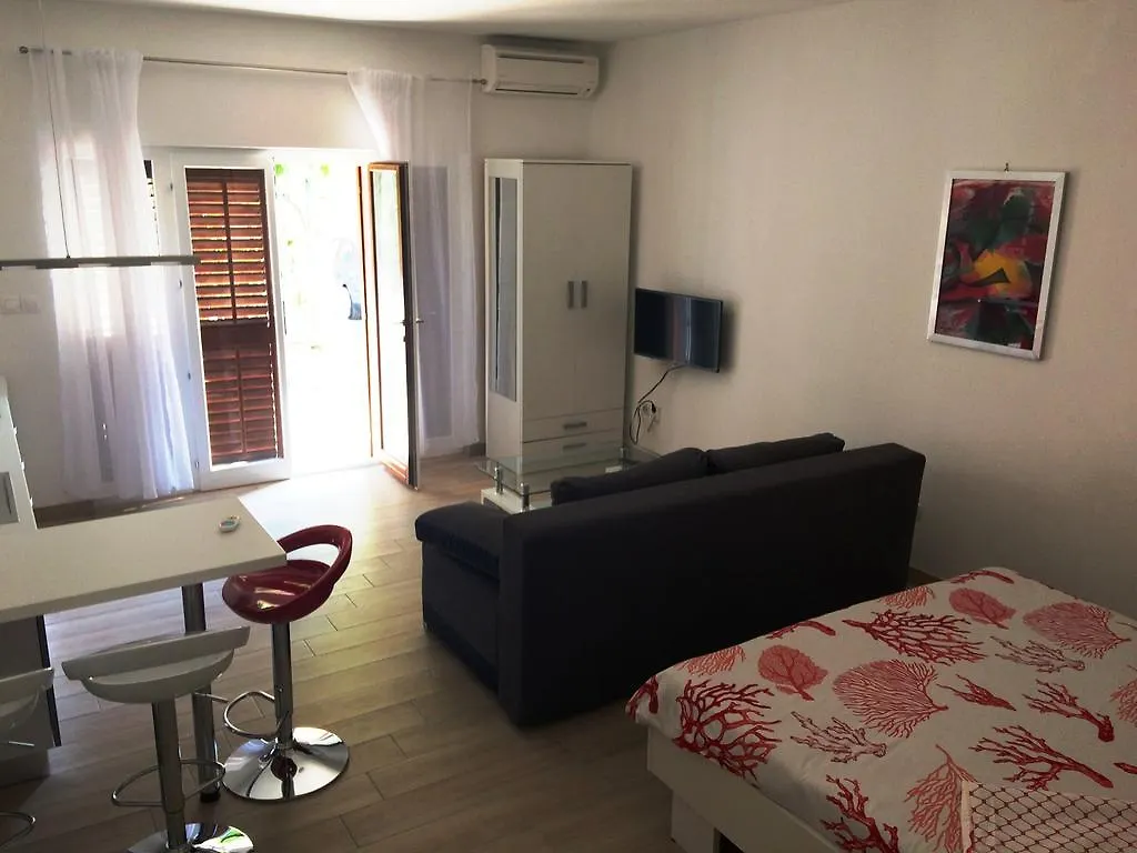 Molo Beach Apartments ロヴィニ クロアチア