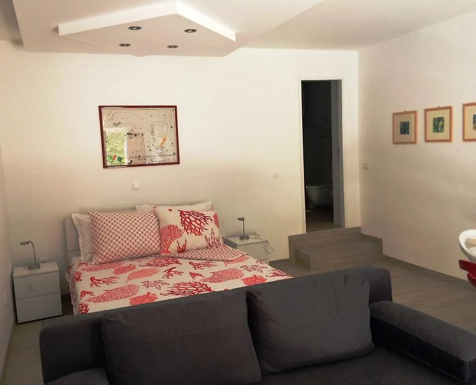 Molo Beach Apartments ロヴィニ クロアチア