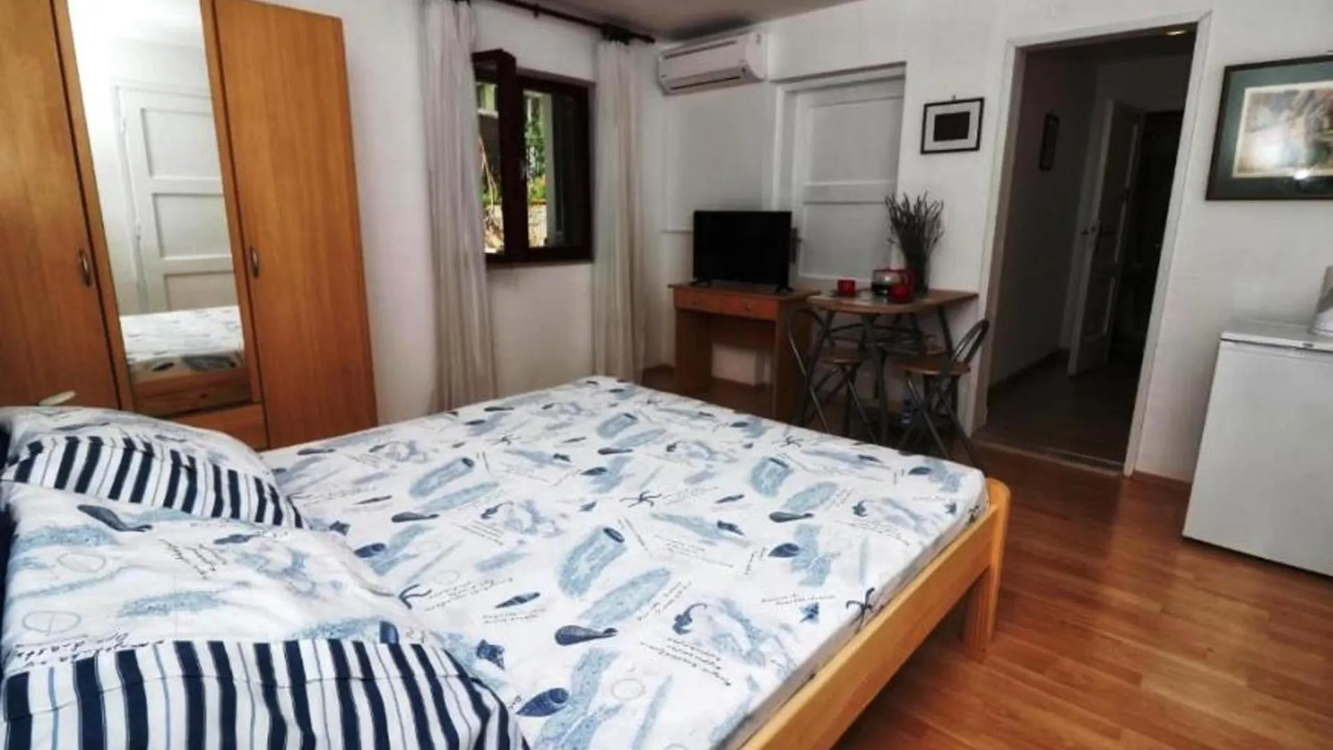 Molo Beach Apartments Ровинь