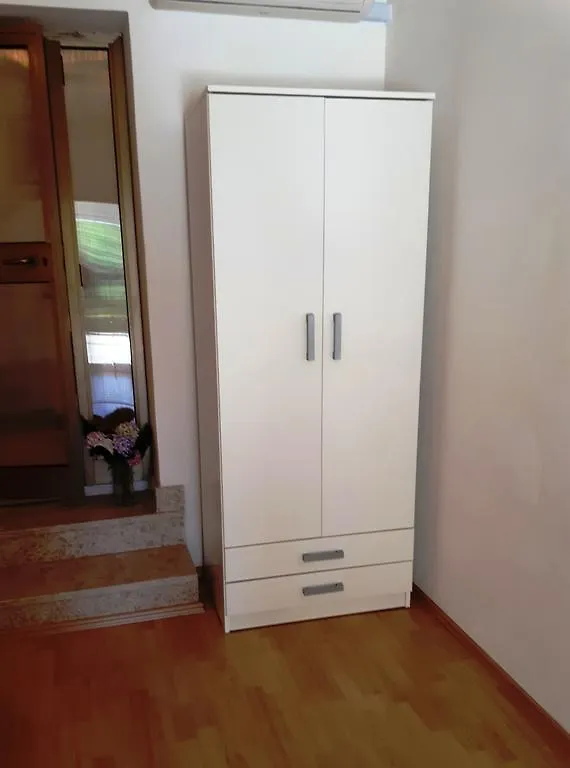Molo Beach Apartments Ровинь